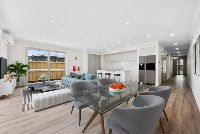 009 Open2view_ID900848-100 Fenway Blvd