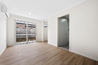 003 Open2view_ID900848-100 Fenway Blvd