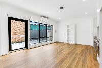 12 Bruce_St_Dandenong_living