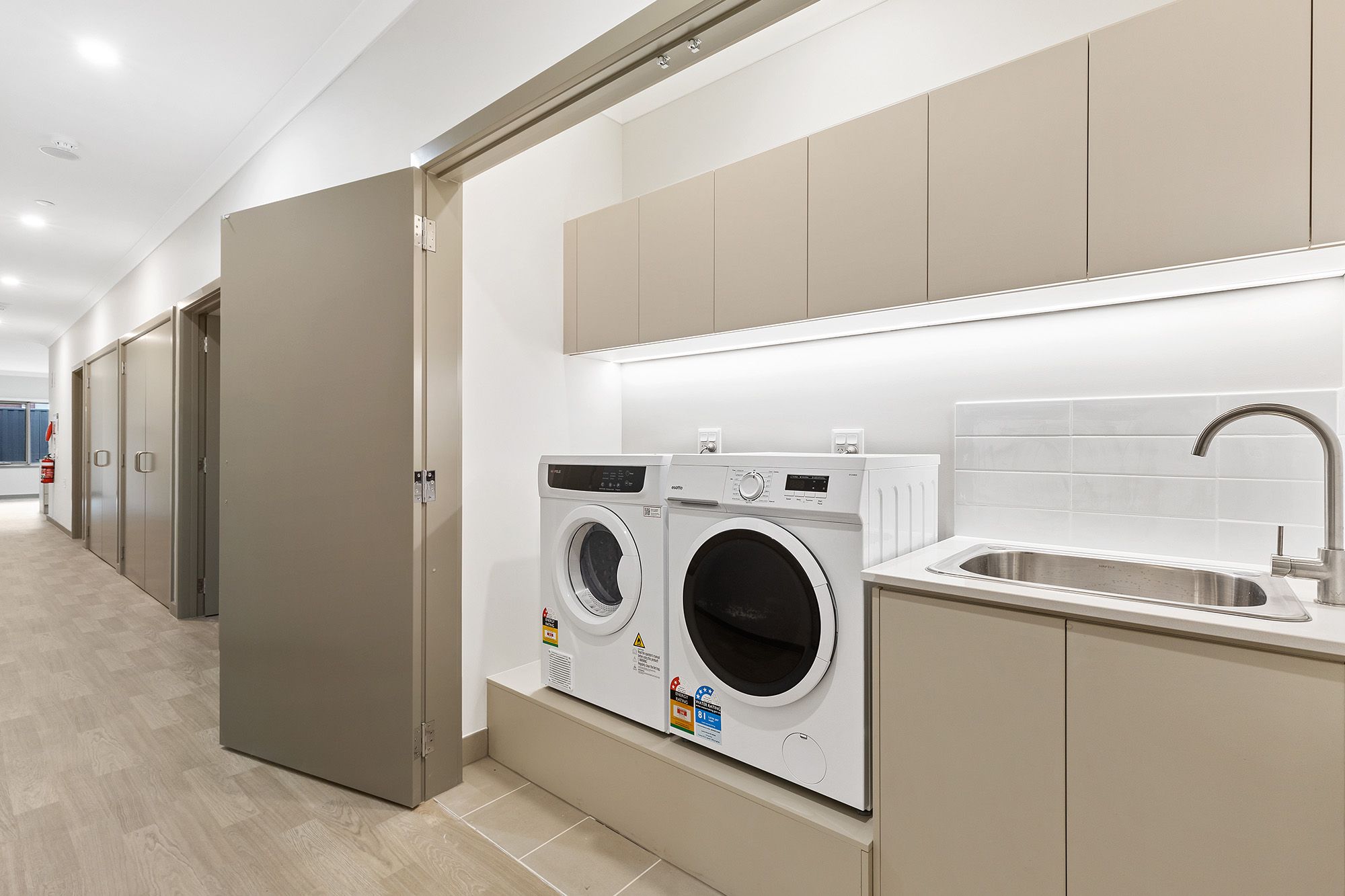 Smith IL   European Laundry LR No Logo