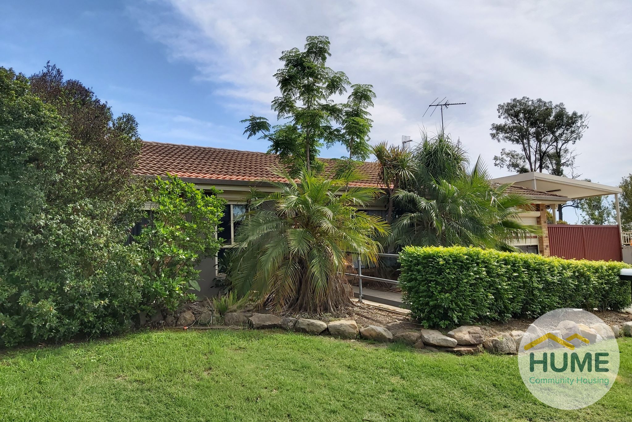 Erskine Park Prime location, spacious living area overlooking the pool and secure backyard