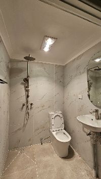 ensuite bathrrom 2nd picture