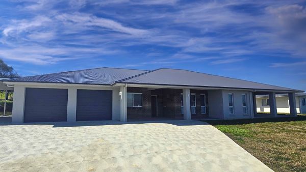 Listing    Azalea  (1) (1) (1)