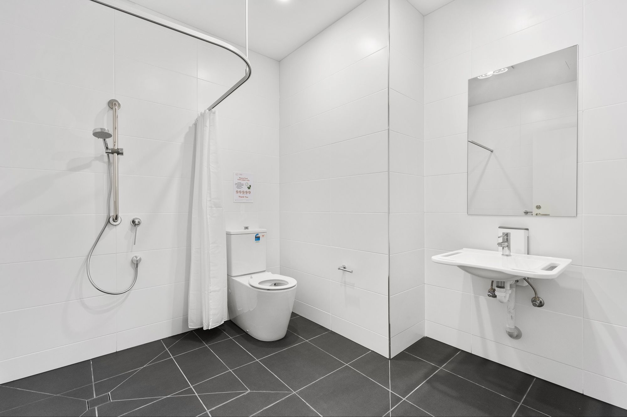 Ensuite 1 LR No Logo