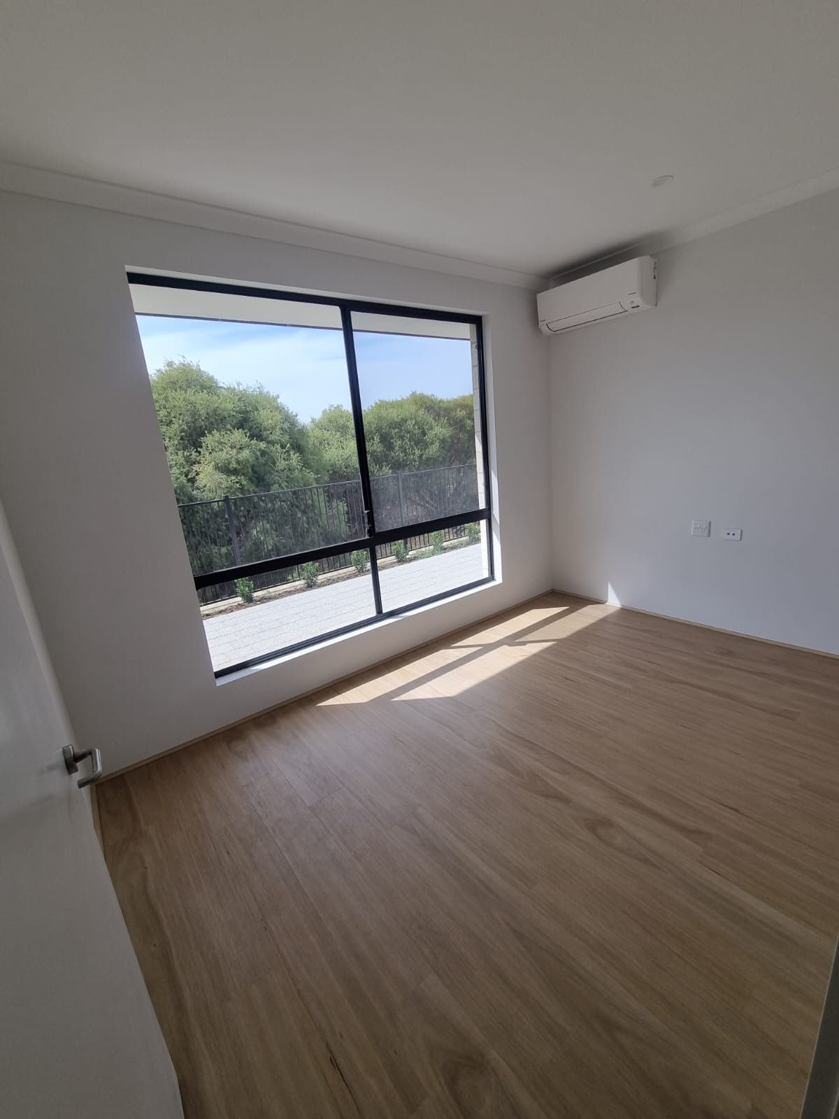 b98a305e 3954-4b82-8d4e-dfb319e2bfec 2