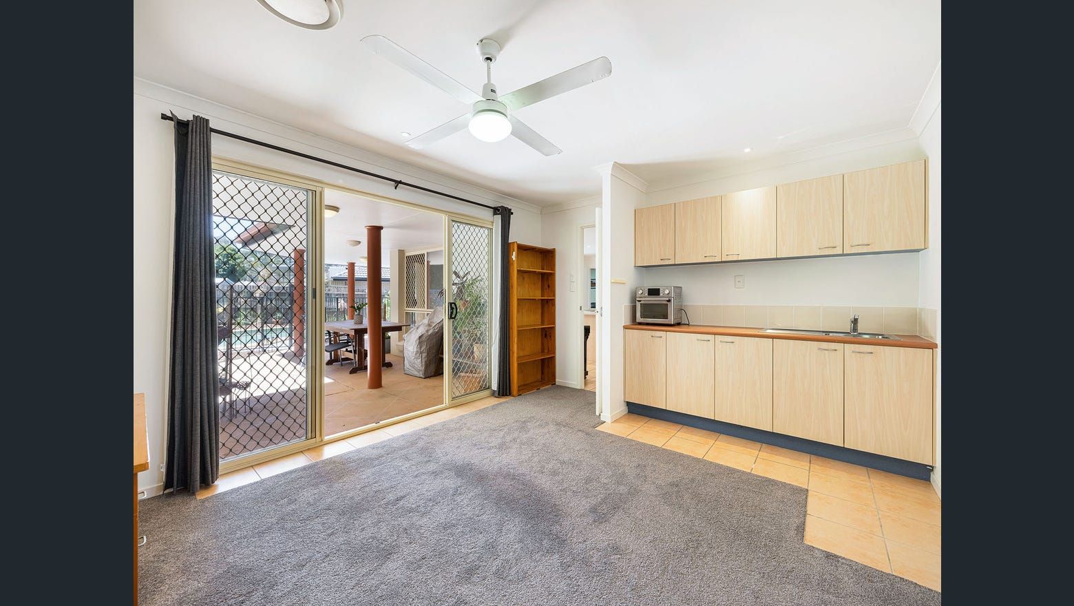 image14 Bed5 living self contained