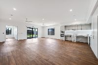 16   Eaglefield St 3 - Kitchen to Patio