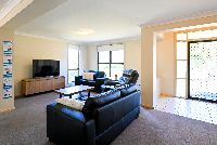 251119 2 Darren Court Glenwood_RSM_013_Print