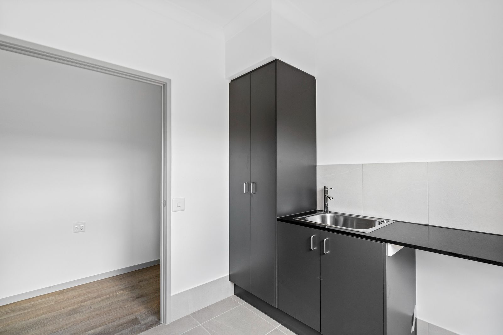 006 Open2view_ID988602-36_Uralba_Street