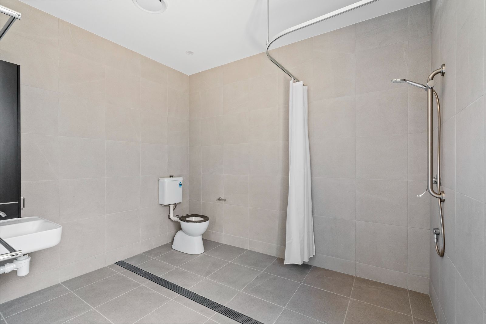 008 Open2view_ID988602-36_Uralba_Street