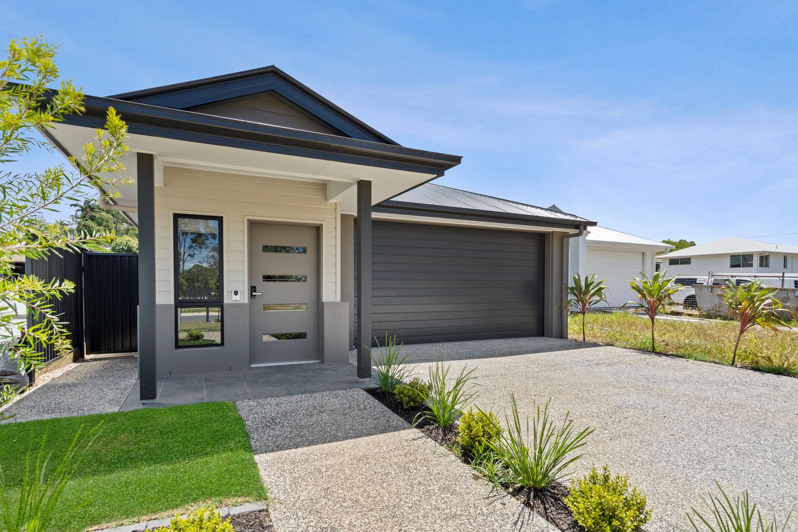 002 Open2view_ID988602-36_Uralba_Street