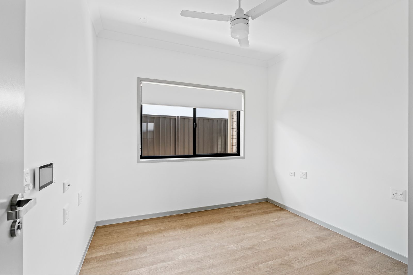 005 Open2view_ID988602-36_Uralba_Street