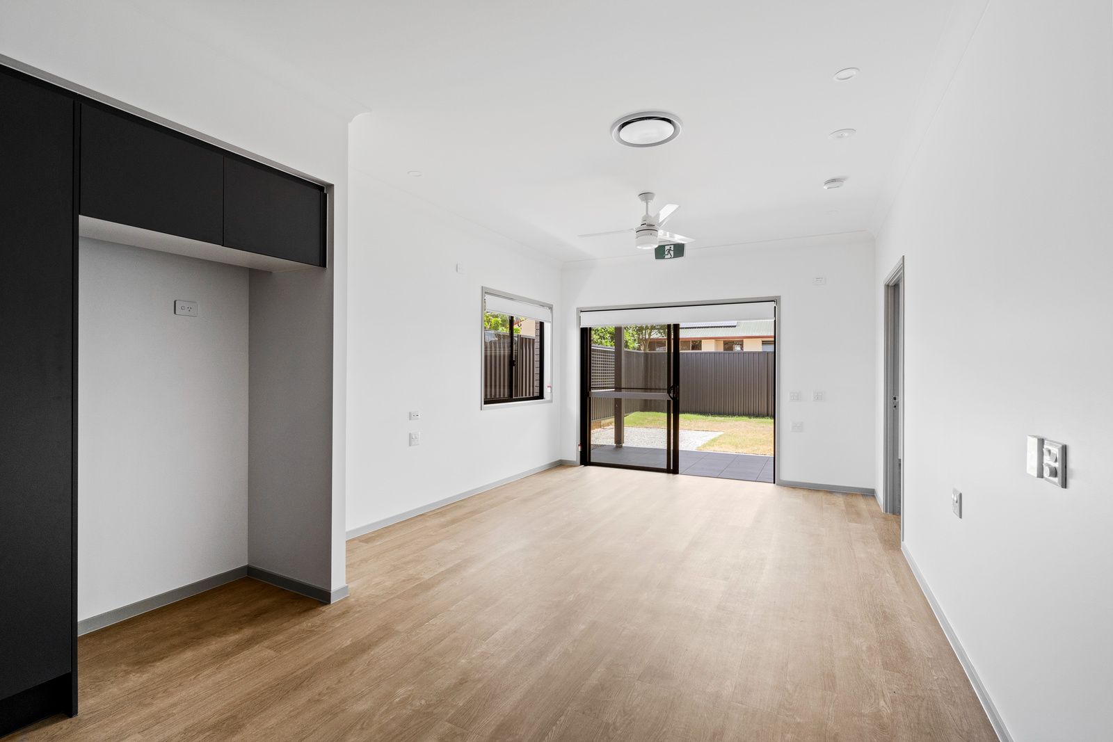 012 Open2view_ID988602-36_Uralba_Street