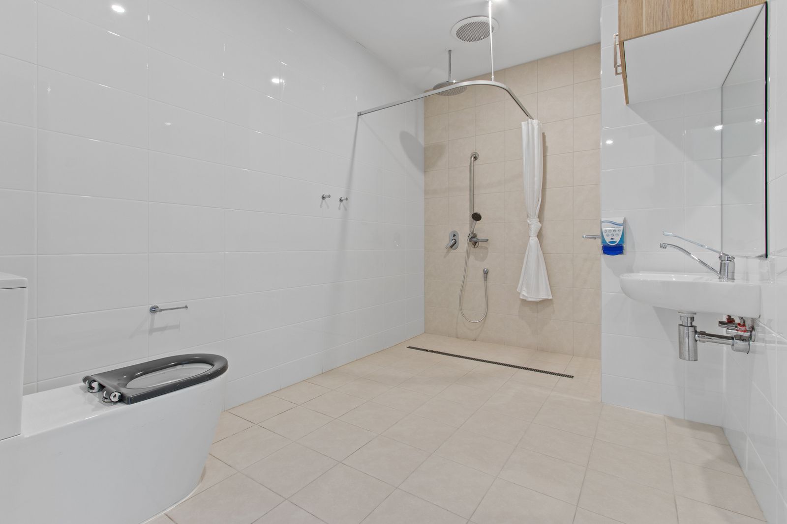 Tarneit Ararat-Bathroom