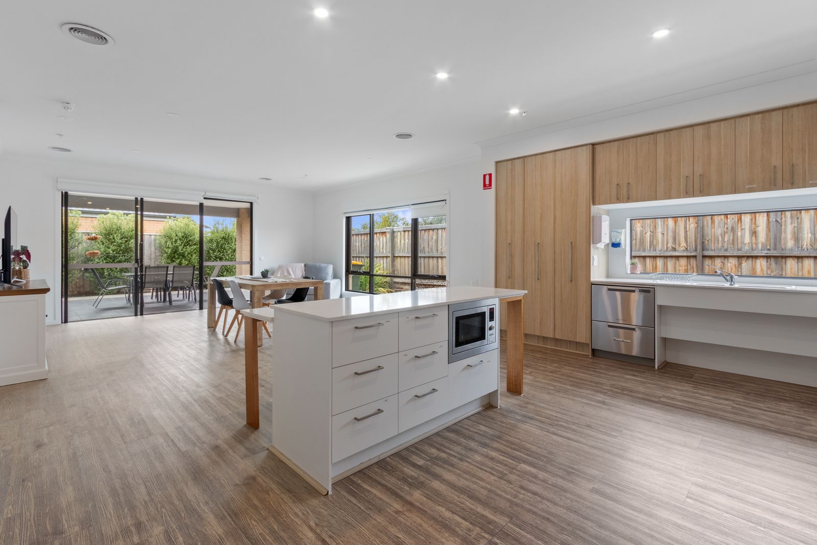 Tarneit Ararat-kitchen-living (2)