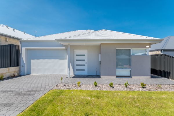 001 Open2view_ID979624-15_Overbeck_Street__Ashby