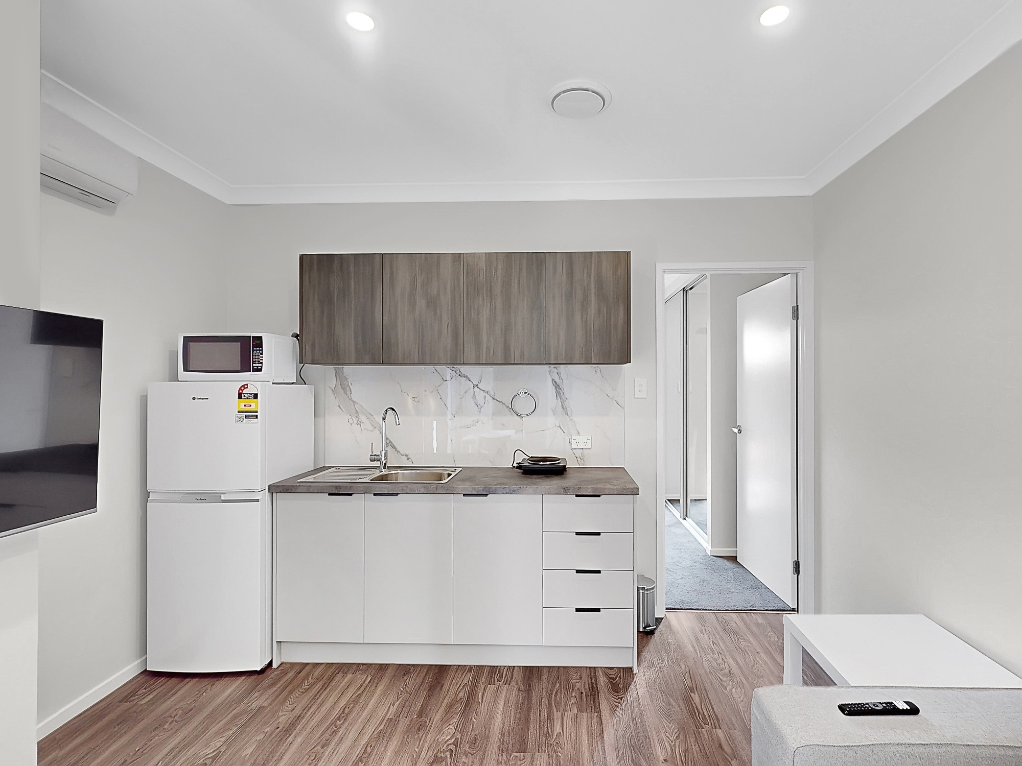 Apartment 5 2[8].jpg