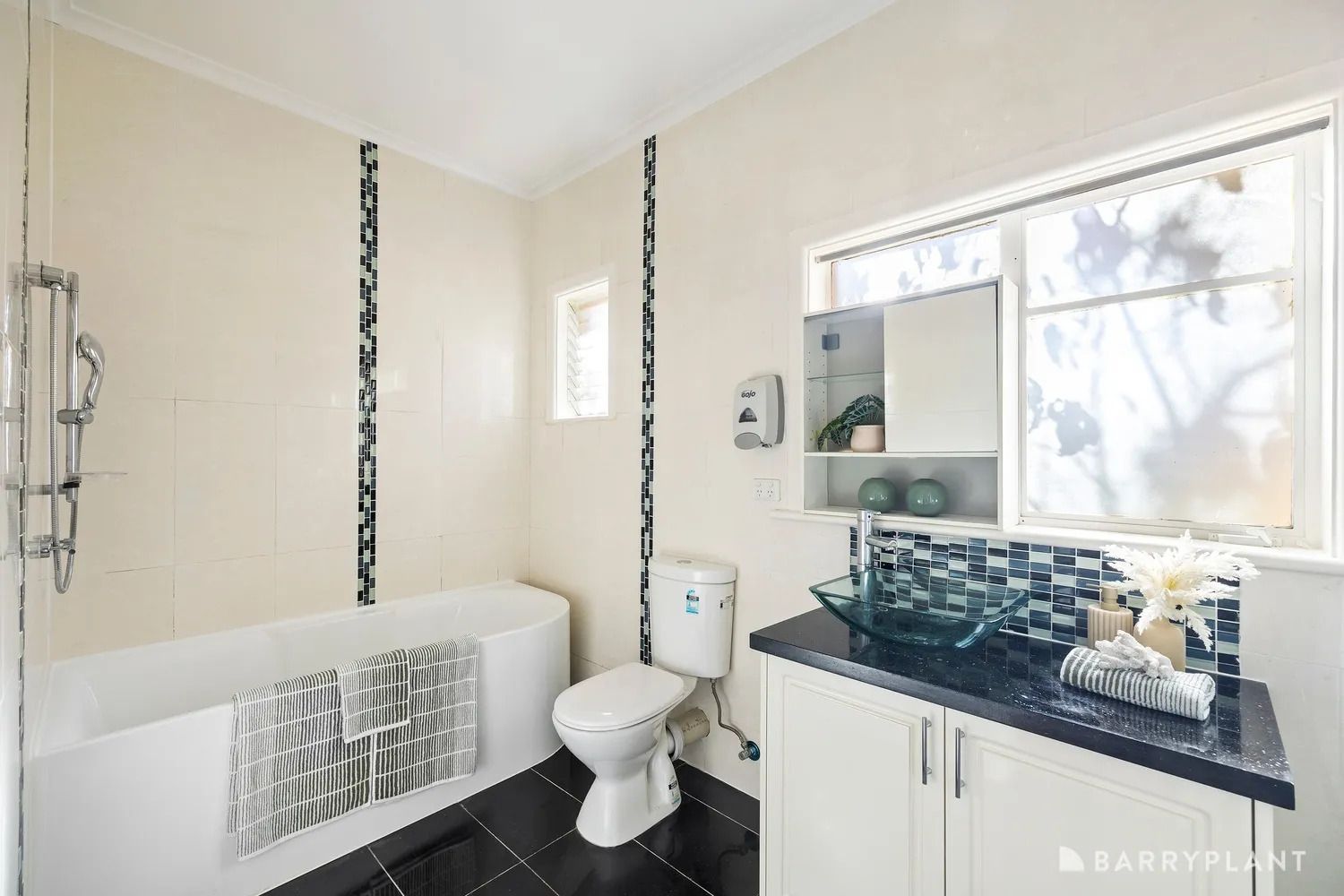 17739831 9_1_250901_121844-w1500-h10001767481972