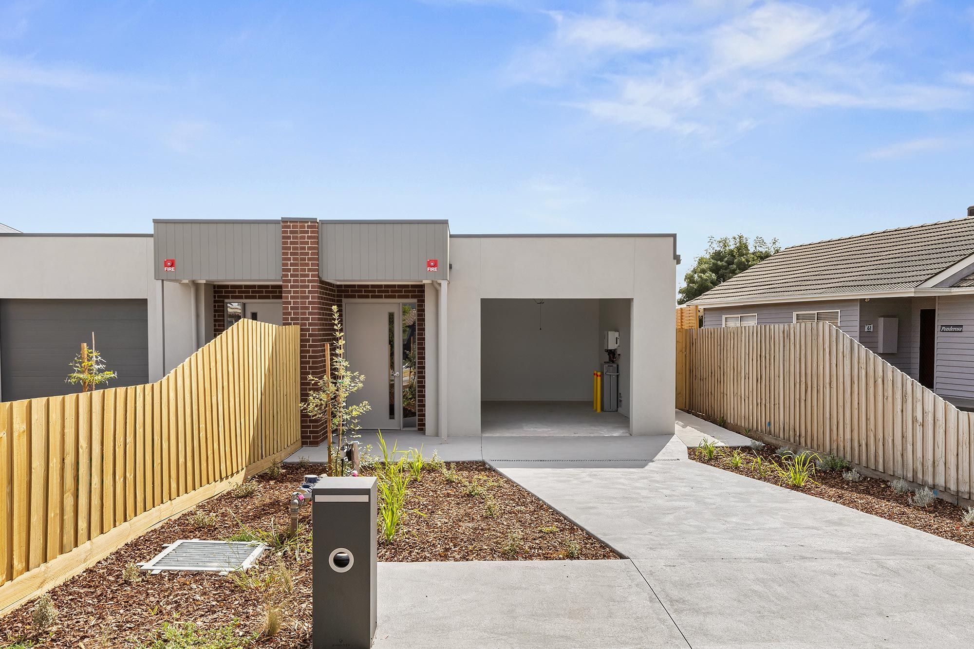 Facade Right 3 LR No Logo