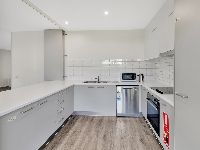 7   Roselea Ave 32 - Kitchen