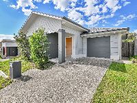 1   Roselea Ave 32 - Front