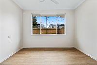 005 Open2view_ID968415-8_Sherlock_Street