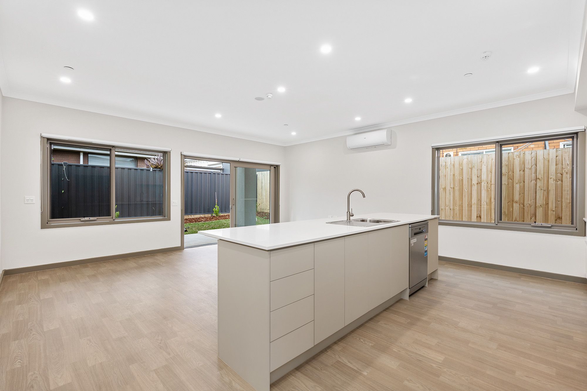 Smith IL   Kitchen Living Dining Alfresco 2 LR No Logo