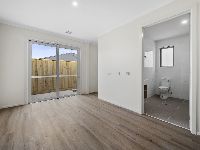 004 Open2view_ID884256-25_Nightmarch_Street