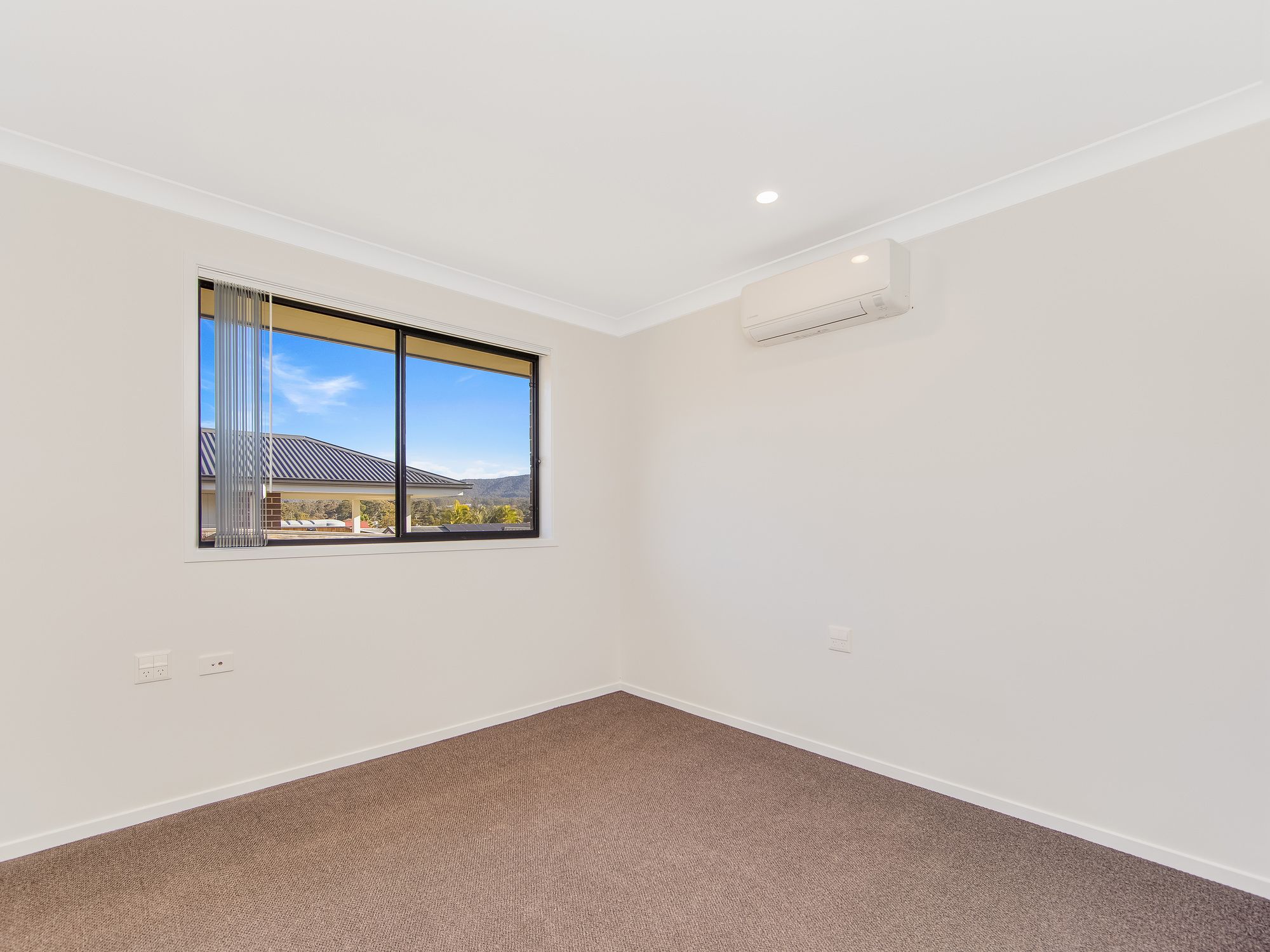 007 Open2view_ID956655-31_Pillar_Street[1]