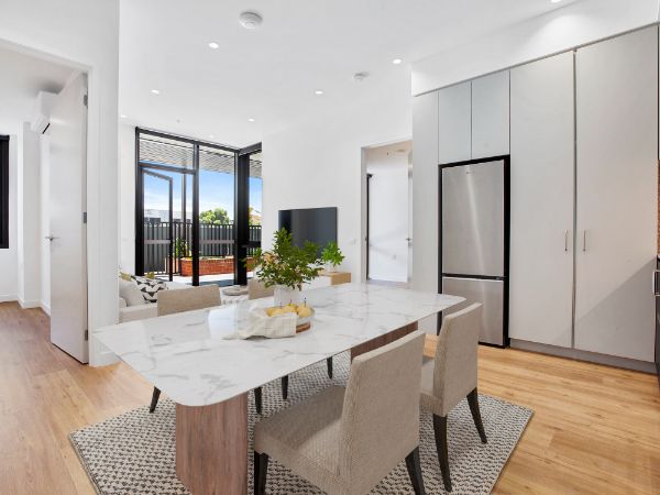 016 Open2view_ID922983-G01_348_Macaulay_Road