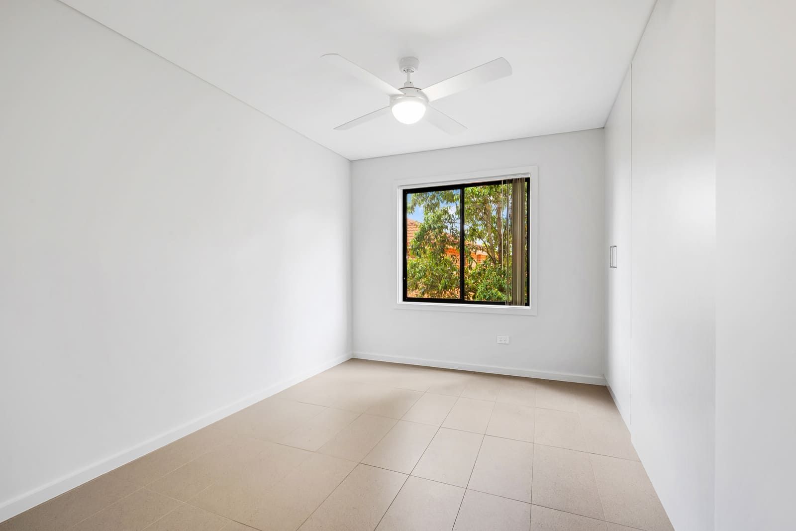 042 Open2view_ID984794-391_Victoria_Road