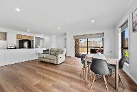 007 Open2view_ID862029-11_Ballad_Street