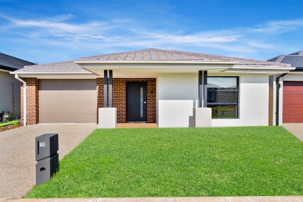 011 Open2view_ID862029-11_Ballad_Street