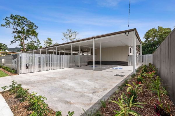 James Street, Manunda